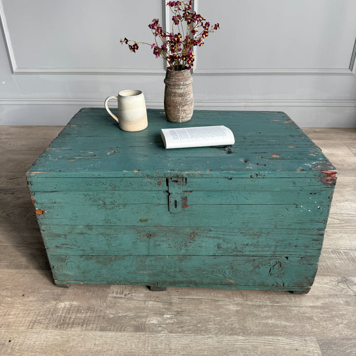 Primitive vintage painted blanket box | Issa