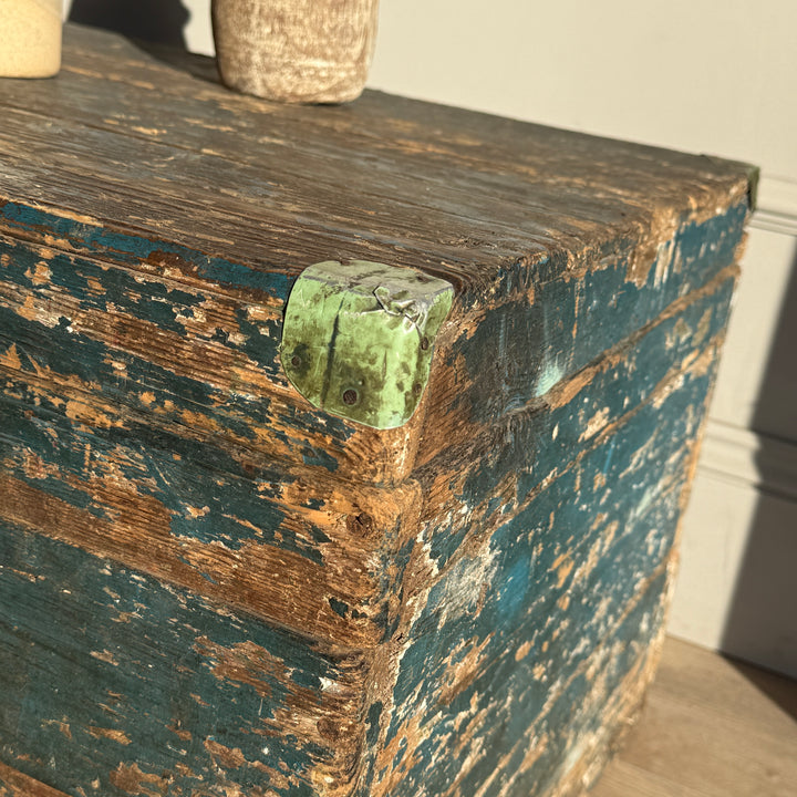 Primitive vintage painted blanket box | Ayana