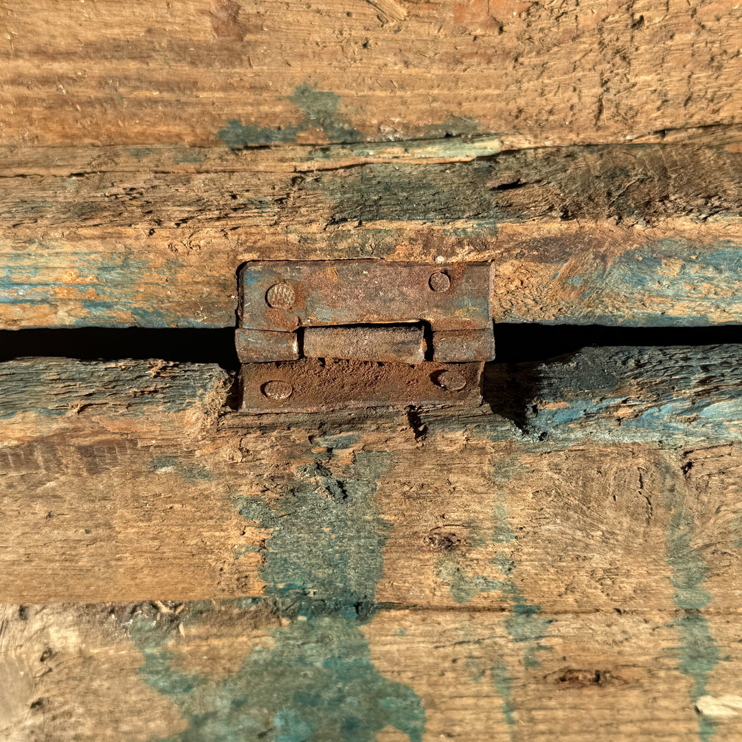 Primitive vintage painted blanket box | Ayana