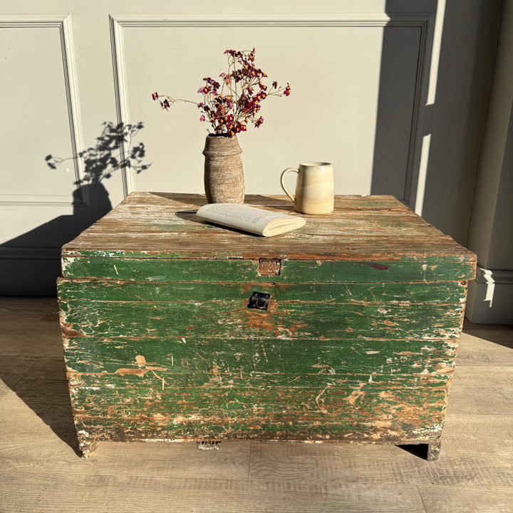 Primitive vintage painted blanket box | Ila