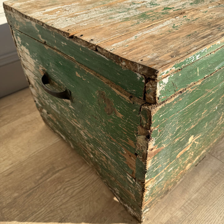 Primitive vintage painted blanket box | Ila