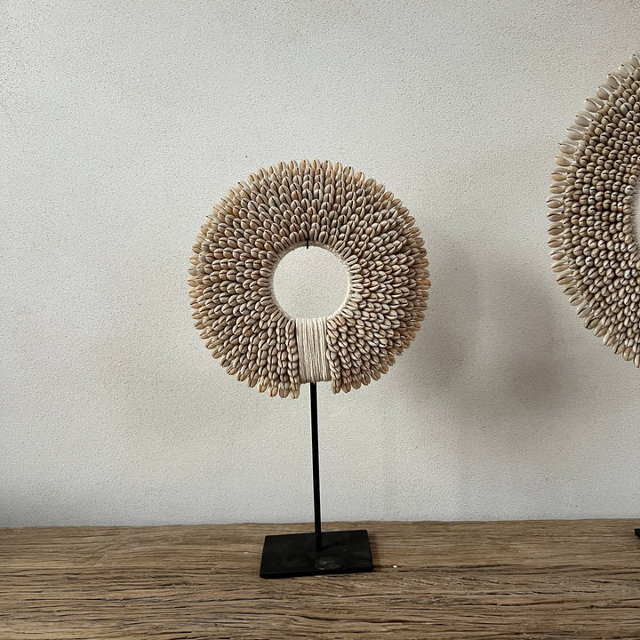 Beaded shell circle on stand S