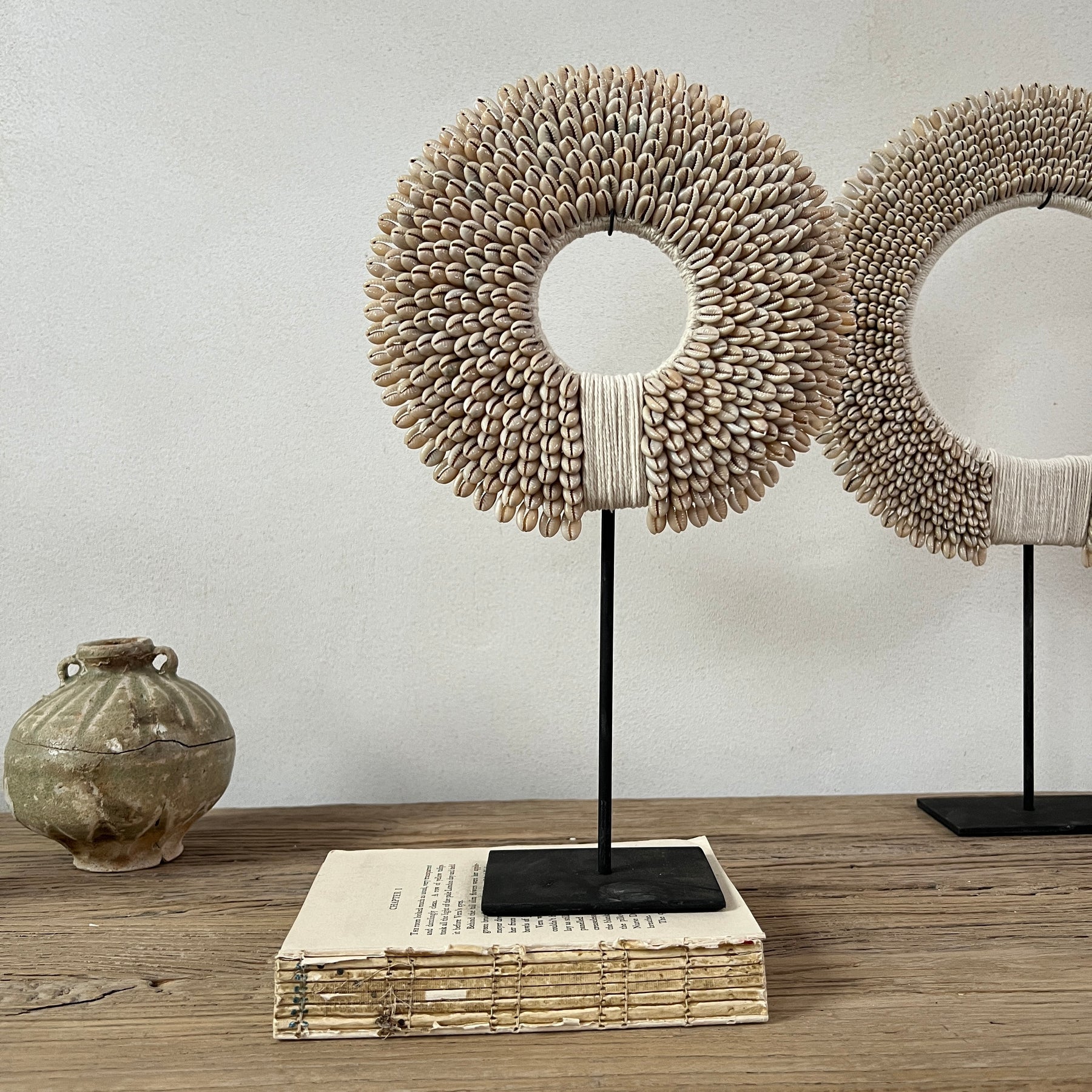 Beaded shell circle on stand S – Home Barn
