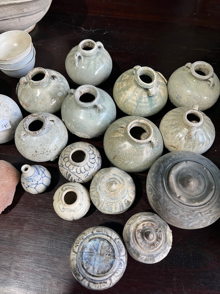 Antique Ming Dynasty miniature vase Yasmin