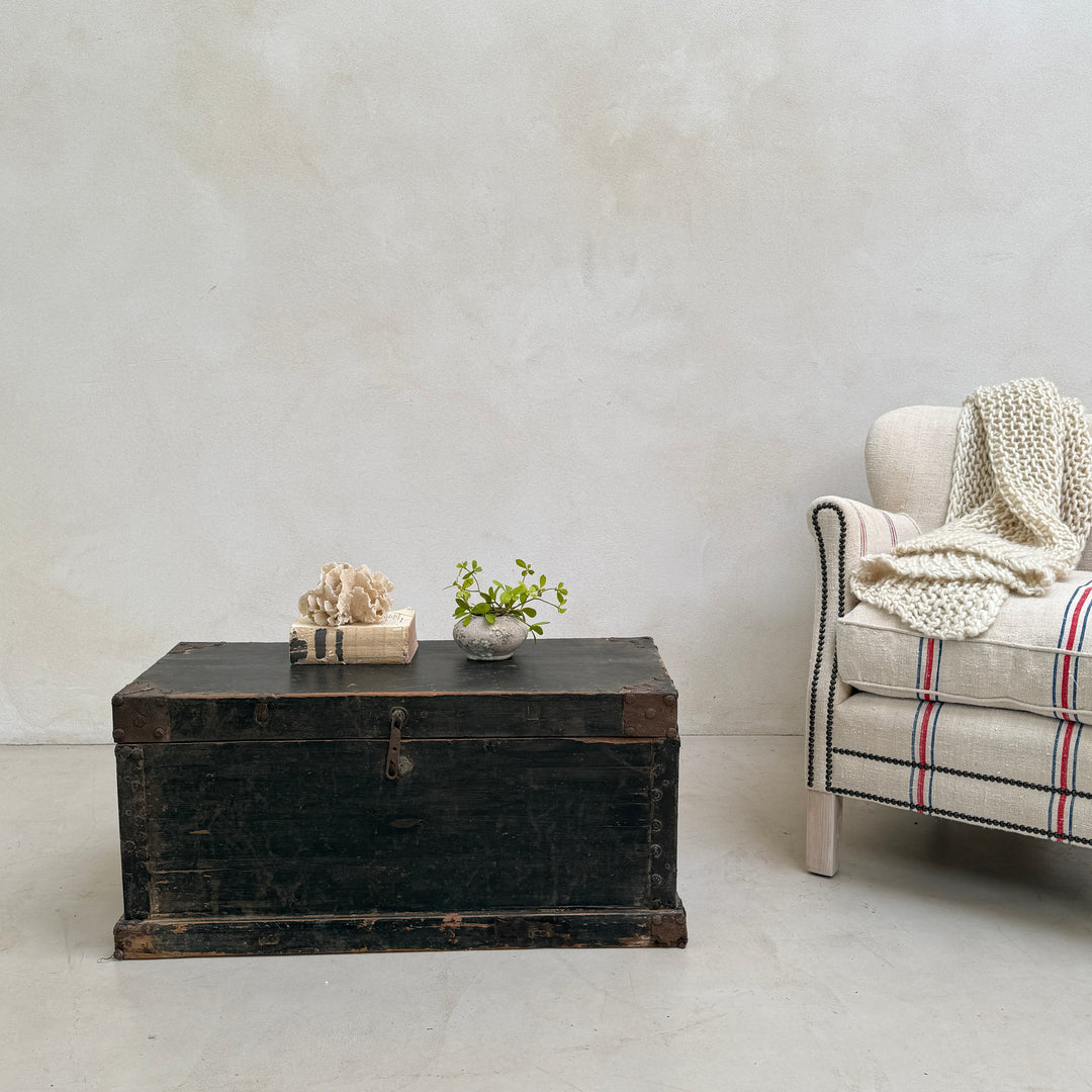 Antique blanket box storage trunk | Austell