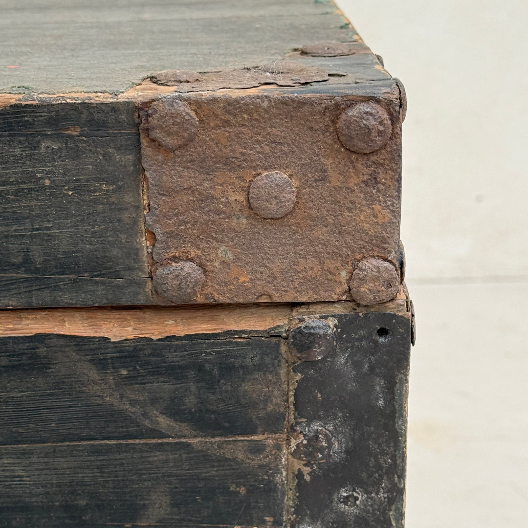 Antique blanket box storage trunk | Austell