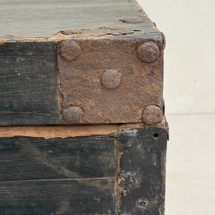 Antique blanket box storage trunk | Austell