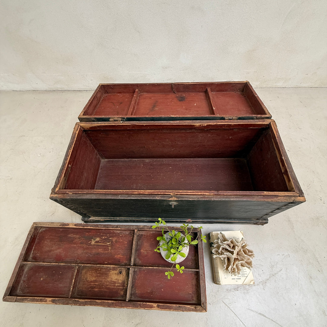 Antique blanket box storage trunk | Austell
