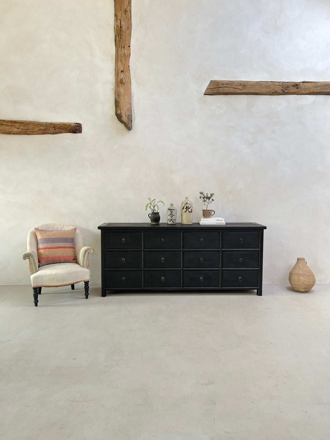 Large reclaimed chest of drawers black | Gisella