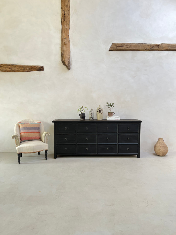 Large reclaimed chest of drawers black | Gisella