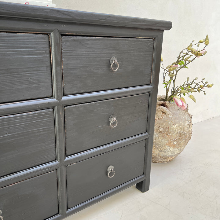 Large reclaimed chest of drawers black | Gisella
