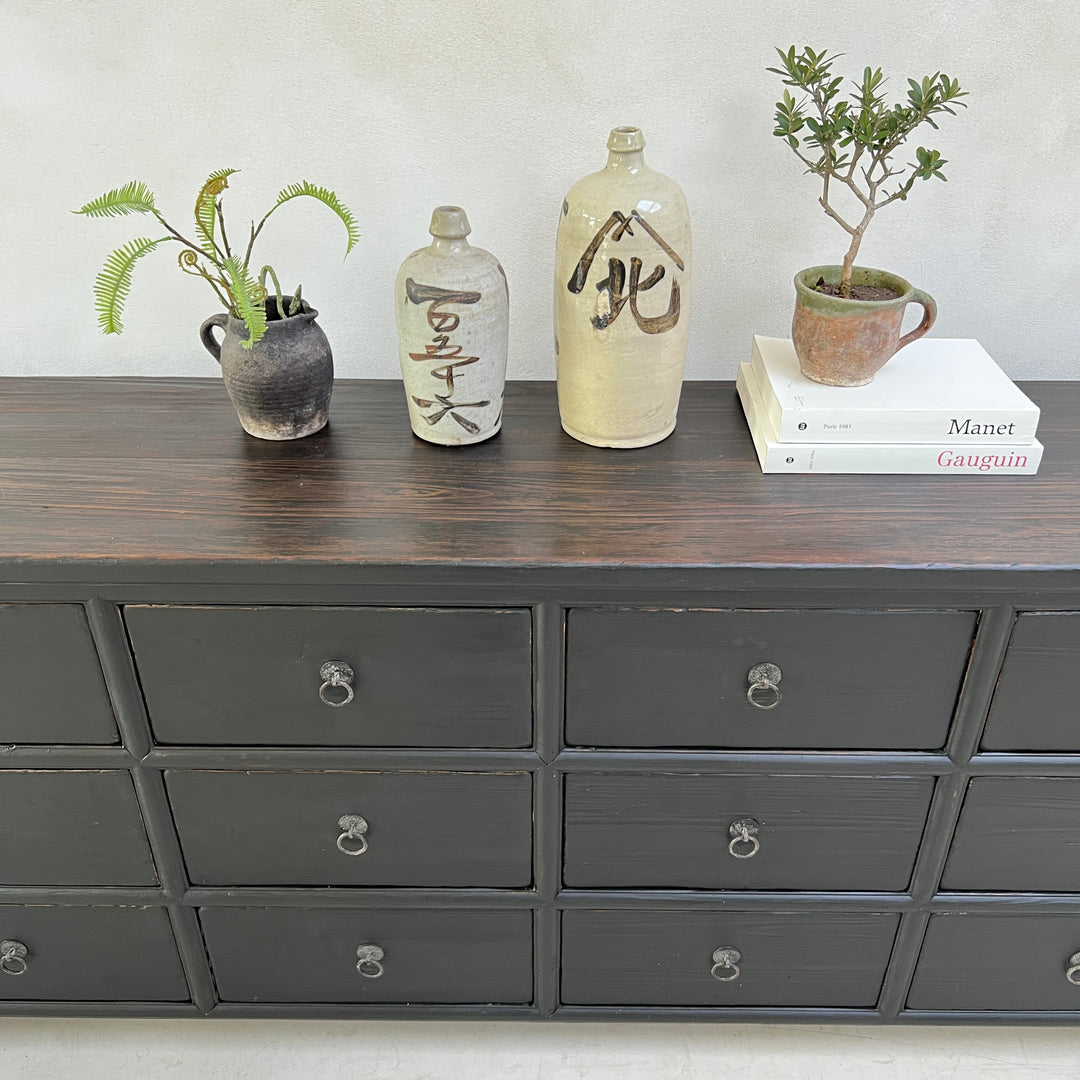 Large reclaimed chest of drawers black | Gisella