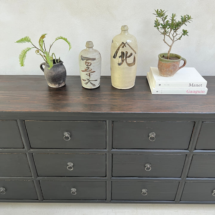 Large reclaimed chest of drawers black | Gisella