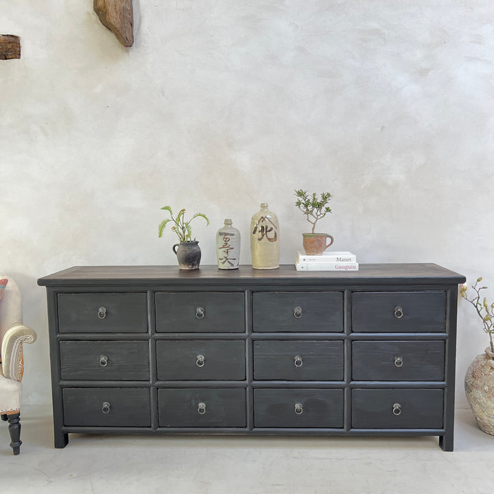 Large reclaimed chest of drawers black | Gisella