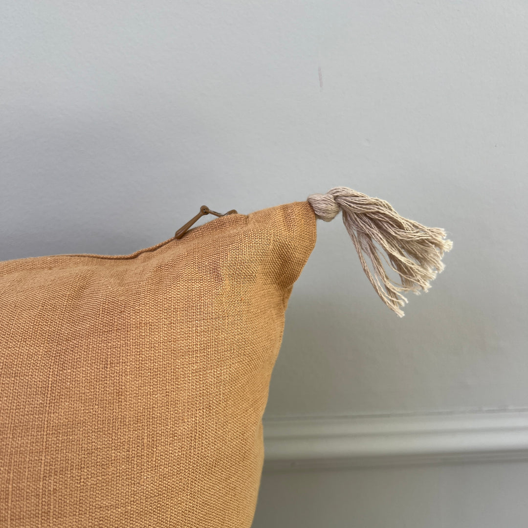 Linen cushion with tassels Autumn tassel detail