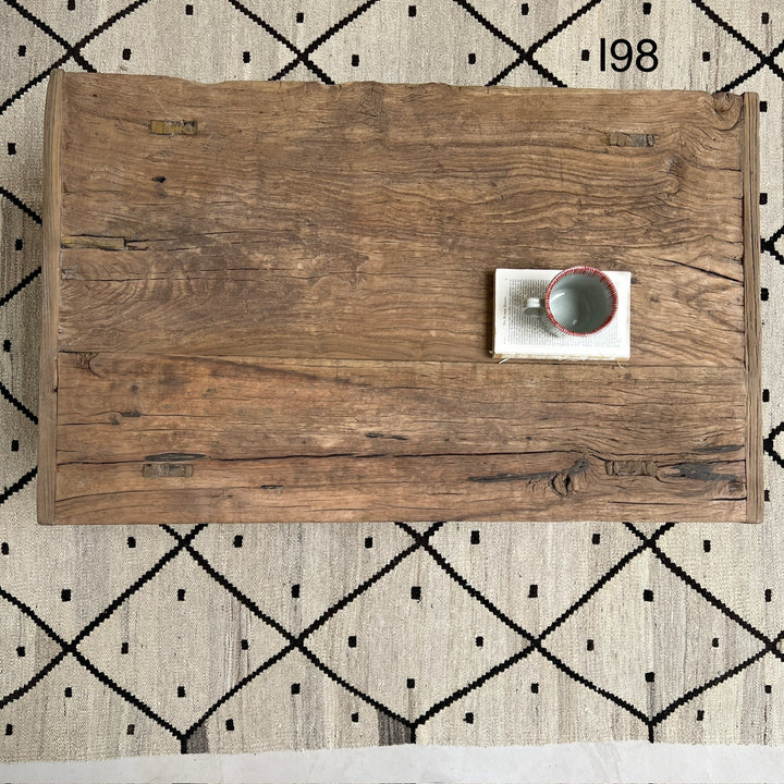 Medium Antique Coffee Tables i98