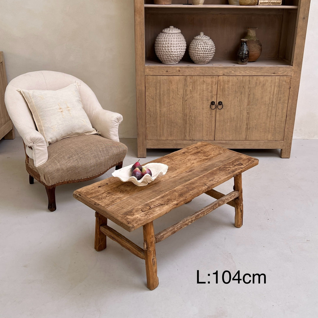 Medium Antique Coffee Tables L104