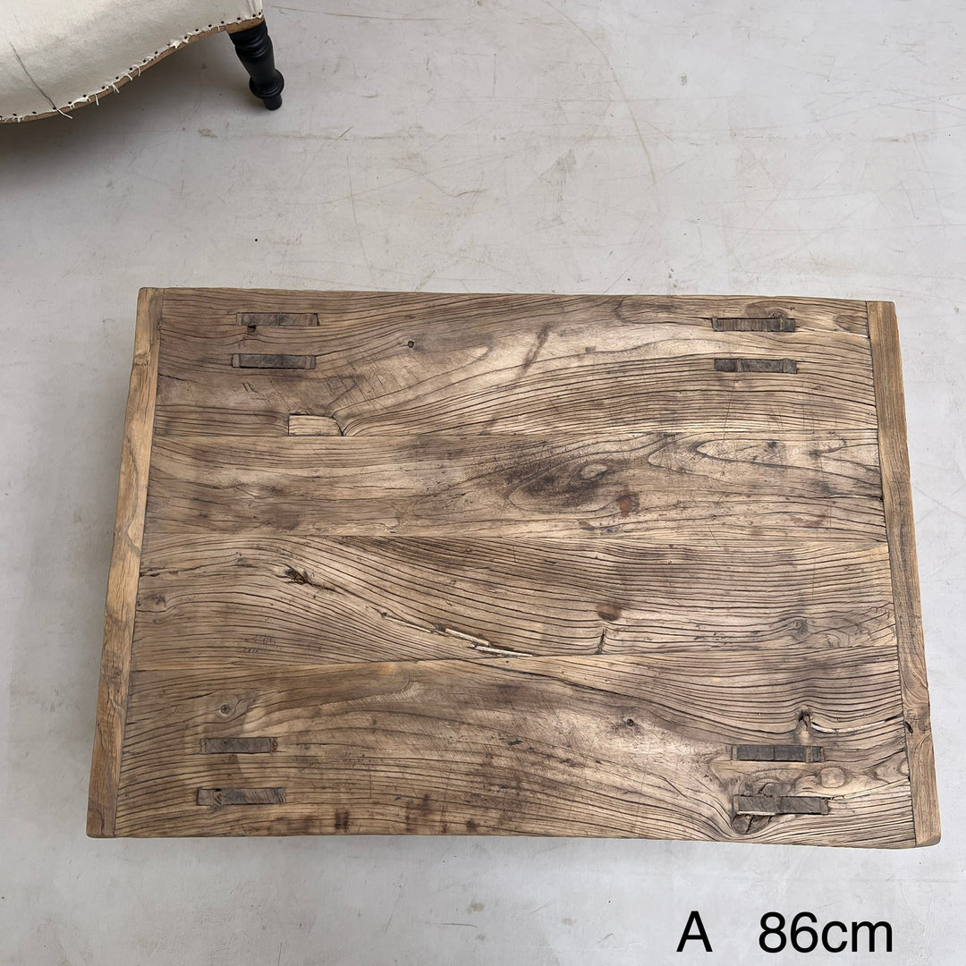 Medium Antique Coffee Tables aaa
