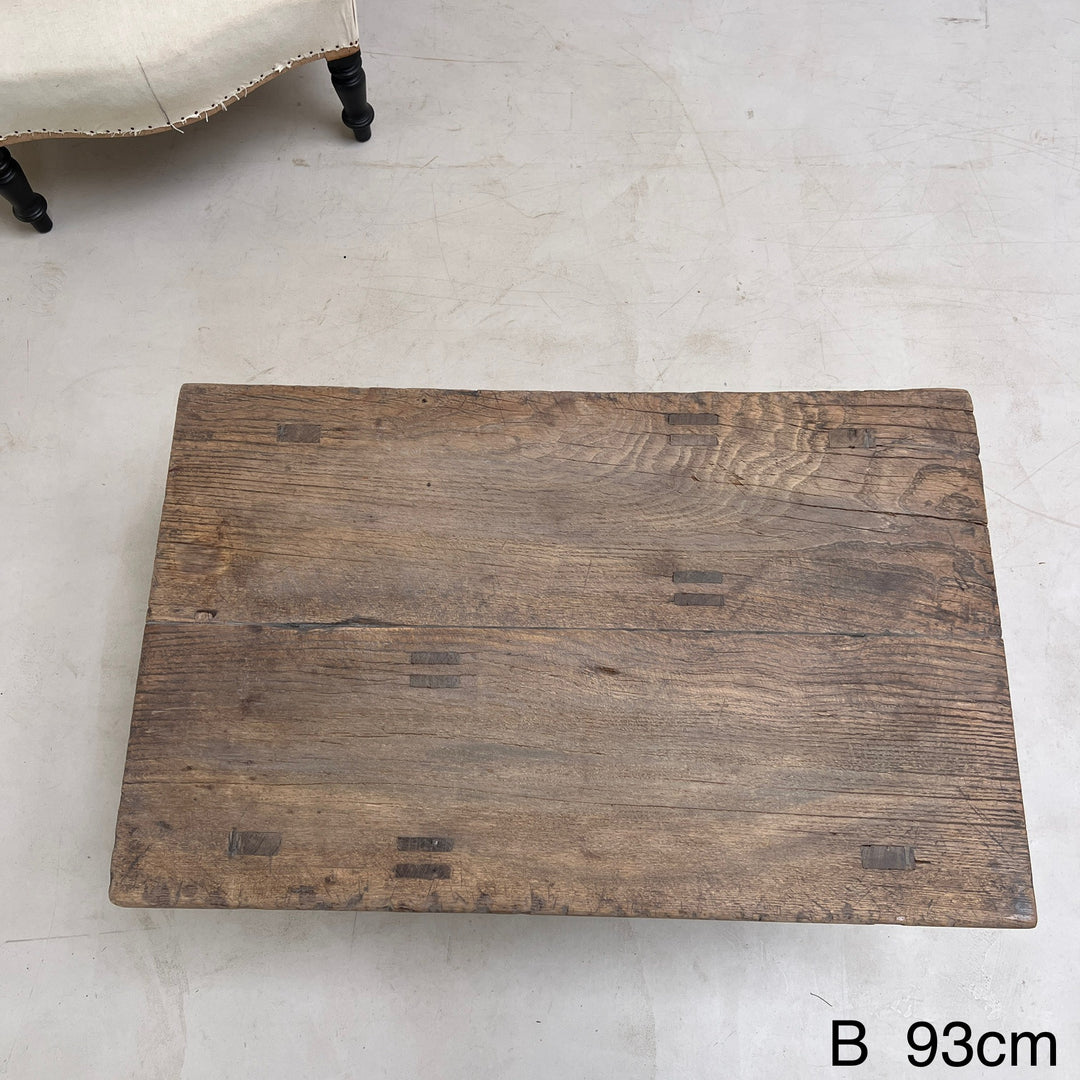 Medium Antique Coffee Tables bbb 