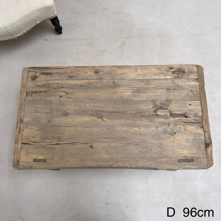 Medium Antique Coffee Tables dd 