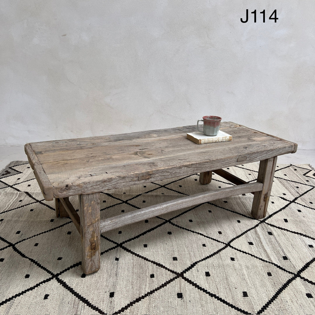 Medium Antique Coffee Tables j114