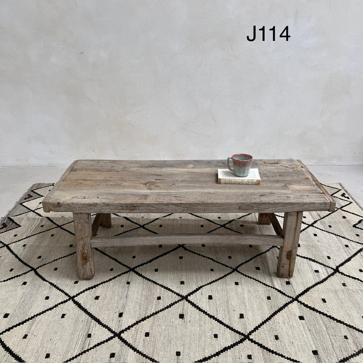Medium Antique Coffee Tables j114