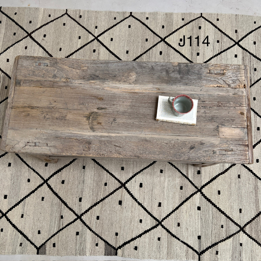 Medium Antique Coffee Tables j114