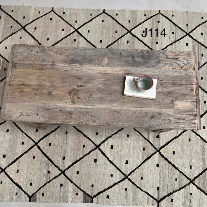 Medium Antique Coffee Tables j114