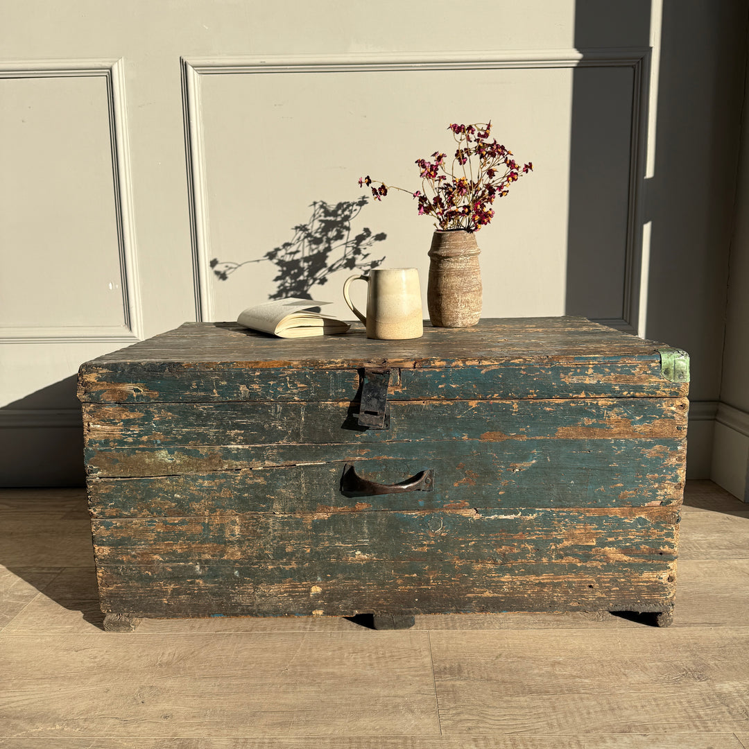 Primitive vintage painted blanket box | Ayana