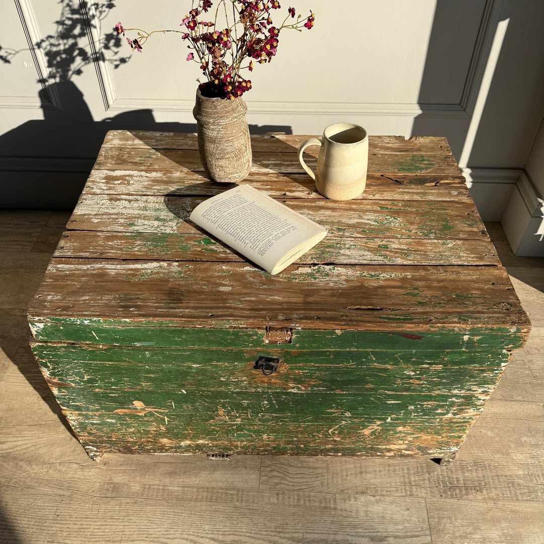 Primitive vintage painted blanket box | Ila
