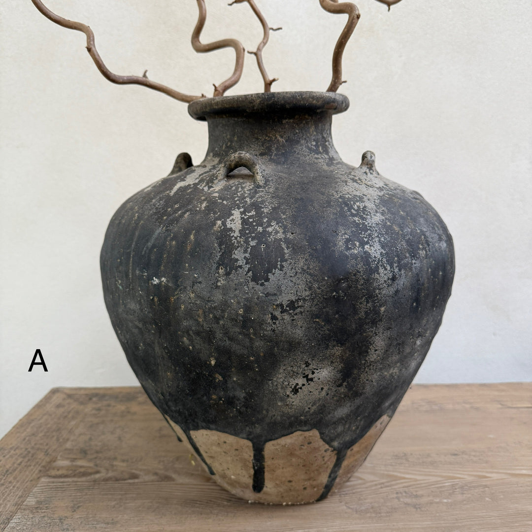 Rare Antique Sawankhalok Urn | medium