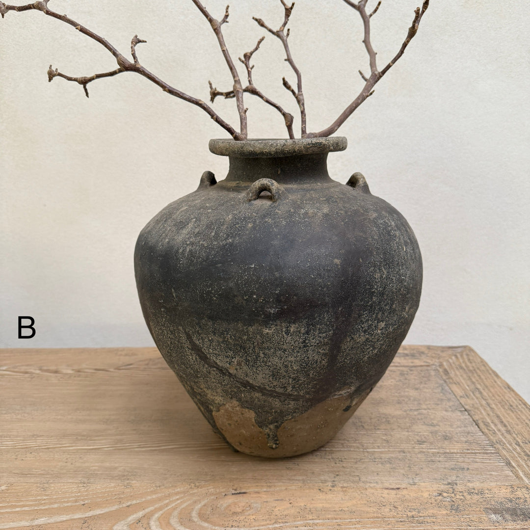 Rare Antique Sawankhalok Urn | medium