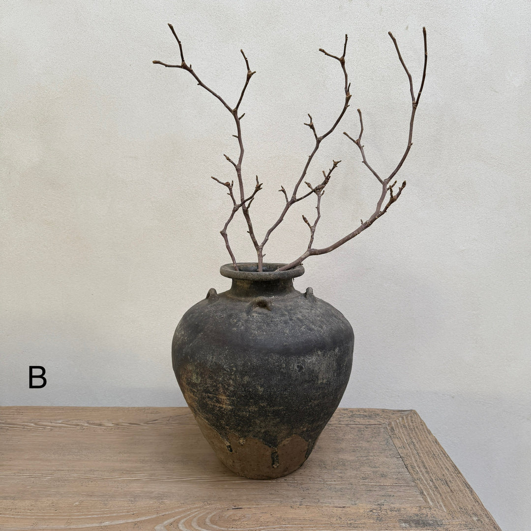 Rare Antique Sawankhalok Urn | medium