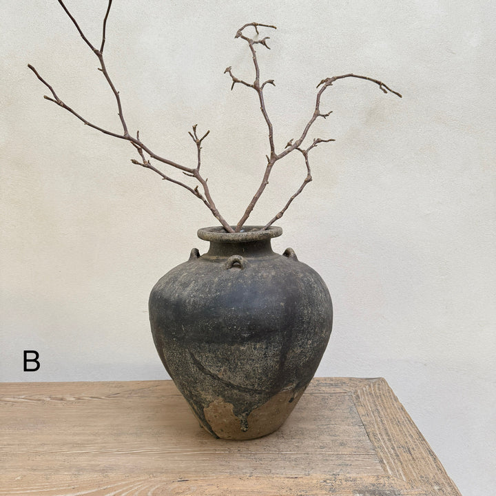 Rare Antique Sawankhalok Urn | medium