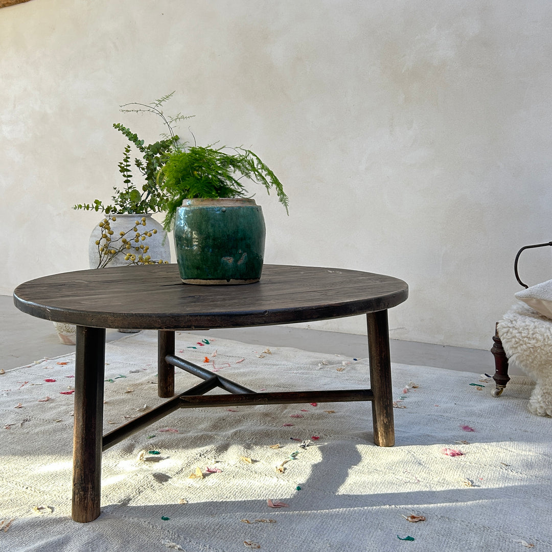 Round Antique Coffee Table | Benarth