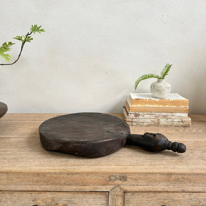 Round hand-carved wood pounding board | Rama