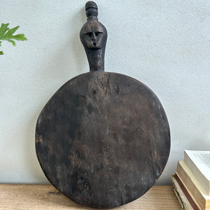 Round hand-carved wood pounding board | Rama