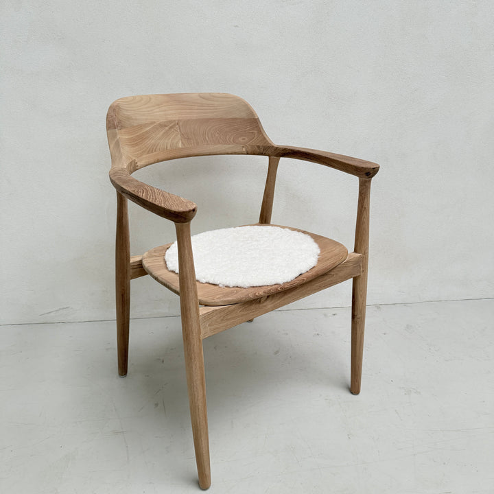 Round sheepskin seat topper