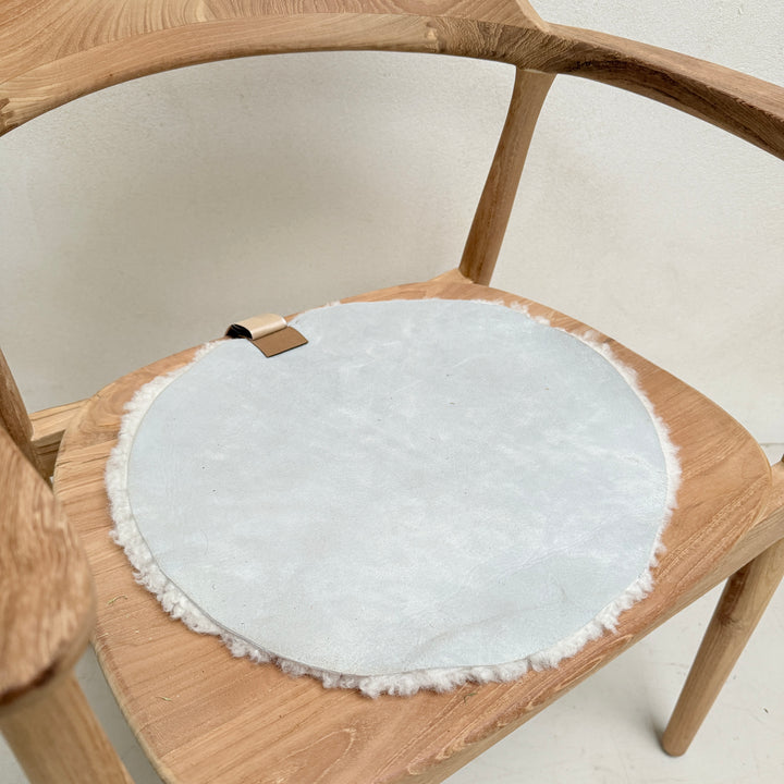 Round sheepskin seat topper