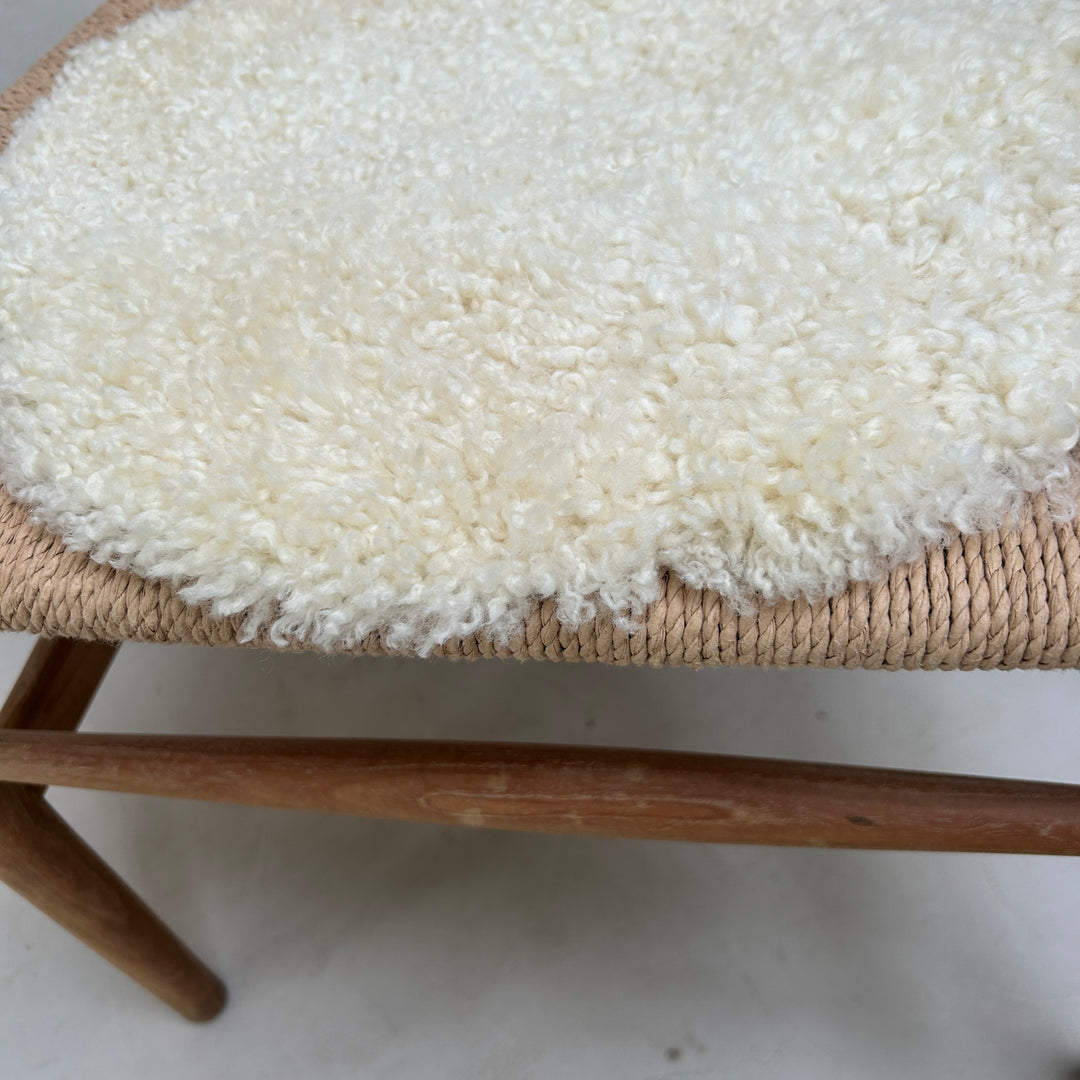 Round sheepskin seat topper
