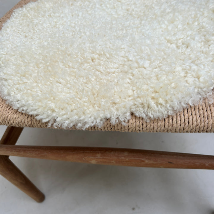 Round sheepskin seat topper