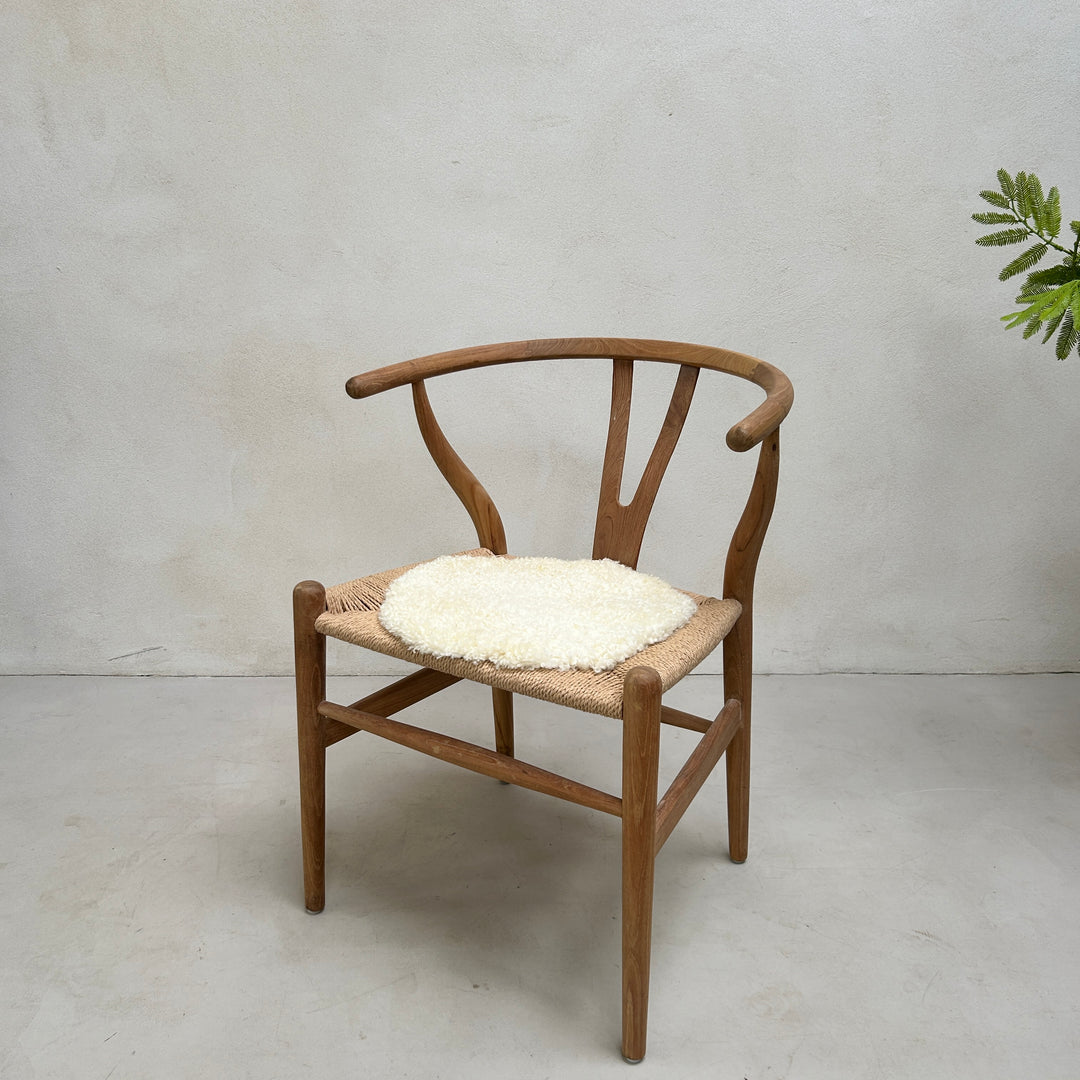 Round sheepskin seat topper 