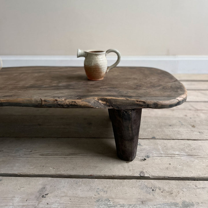 Rustic coffee table Arya leg detail