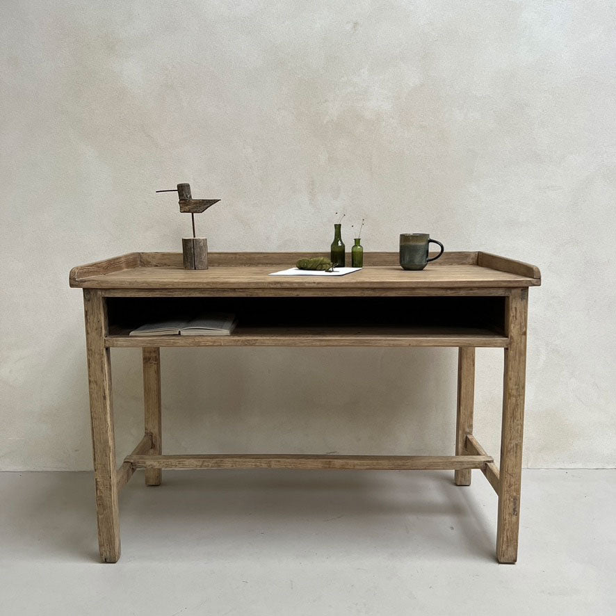 Rustic reclaimed wood desk | Bartholamew