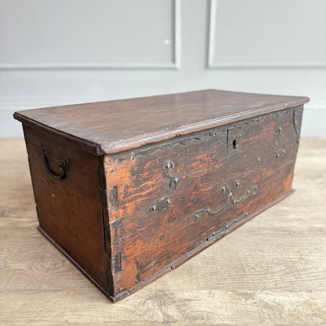 Small Antique Blanket Box | Violet 