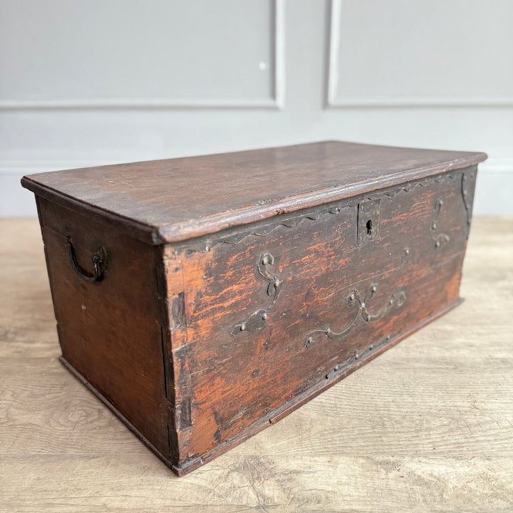 Small Antique Blanket Box | Violet 