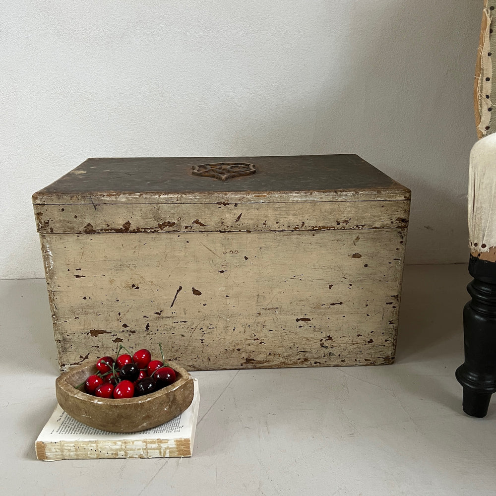 Small Victorian antique chest white