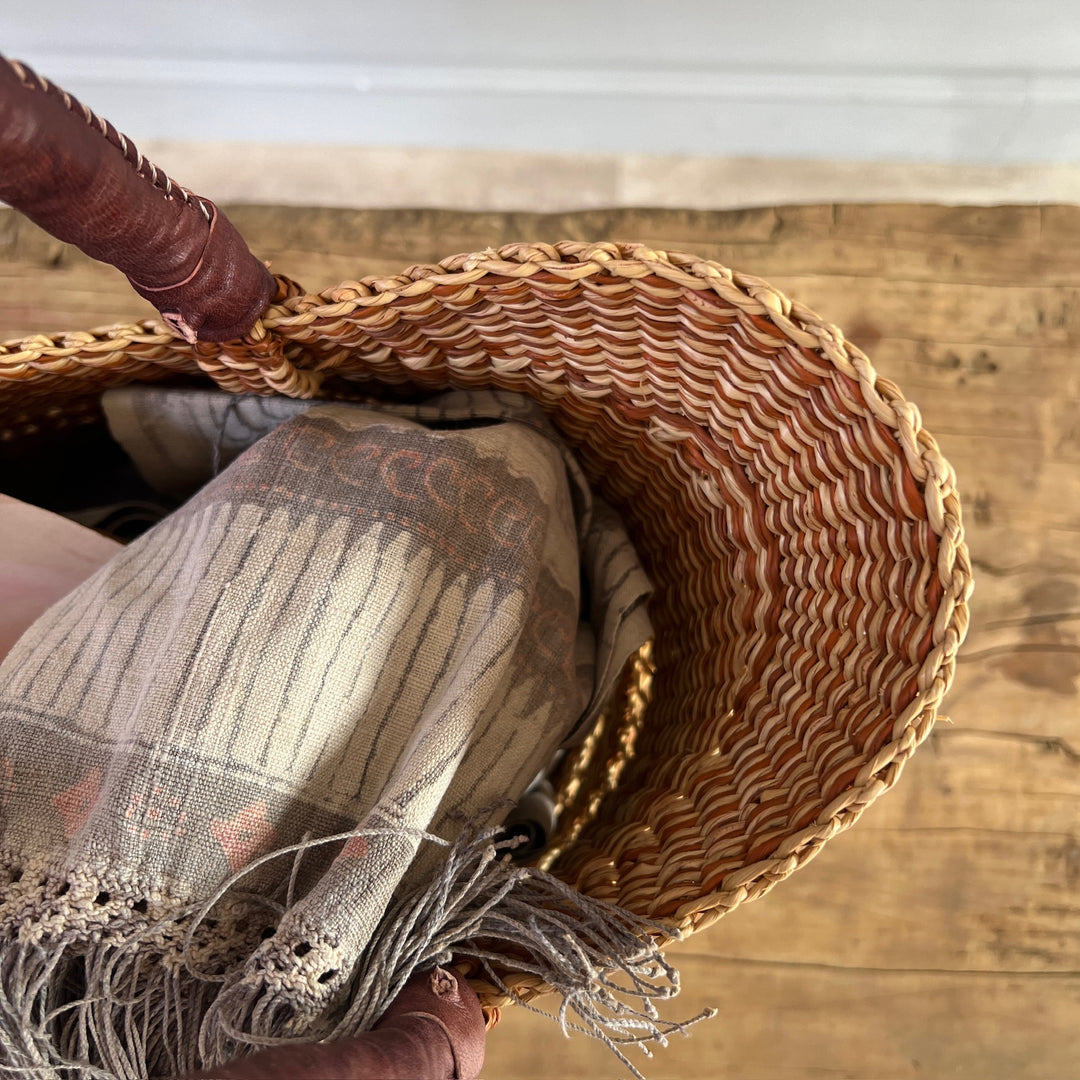 Small woven shopping basket Valentine close up details