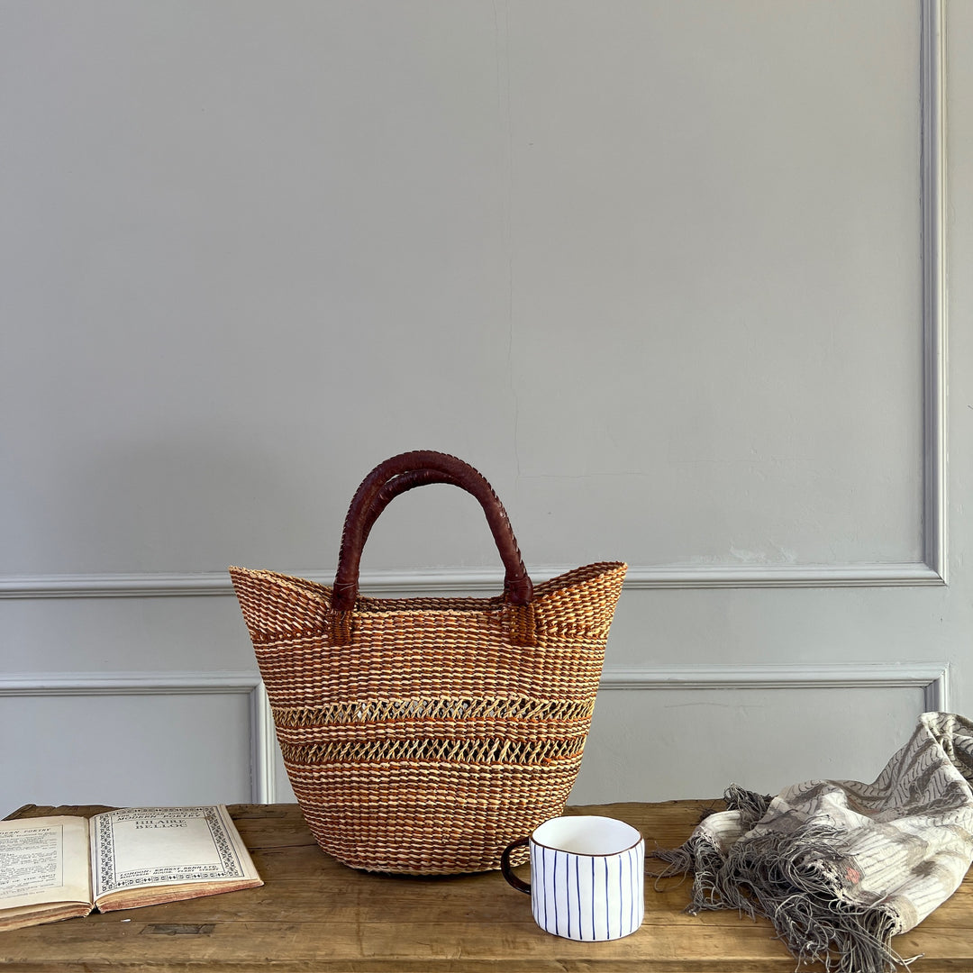 Small woven shopping basket Valentine