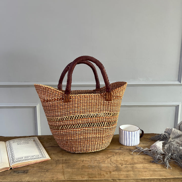 Small woven shopping basket Valentine